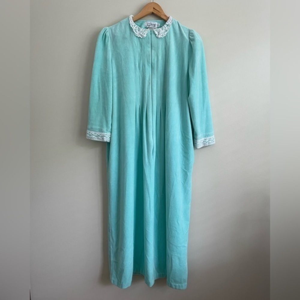 Saybury Women’s‎ Velour Long Robe Housecoat Long Sleeve Medium Vintage